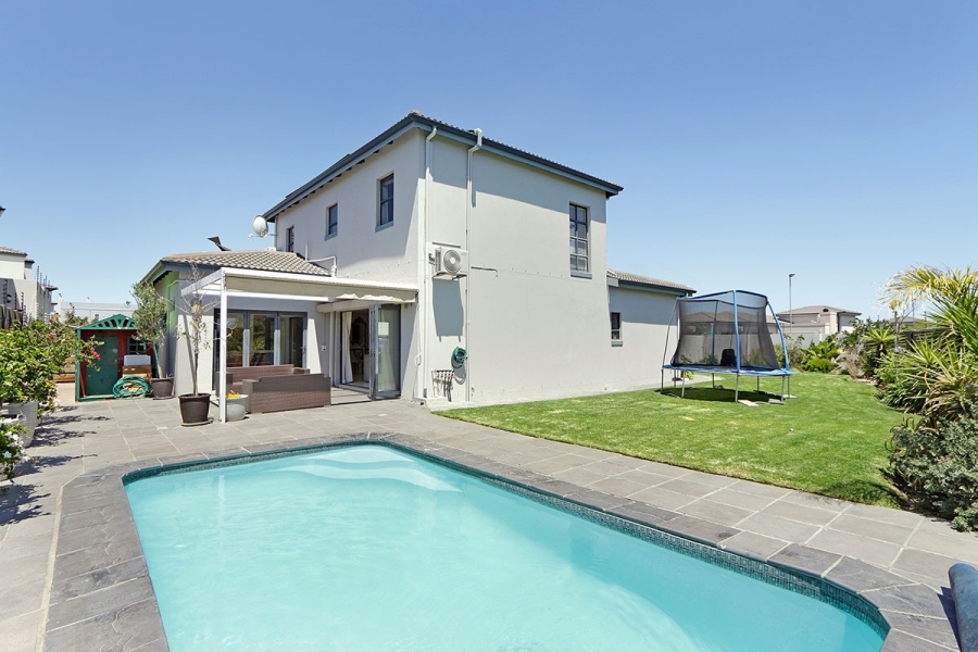 4 Bedroom Property for Sale in Parklands North Western Cape